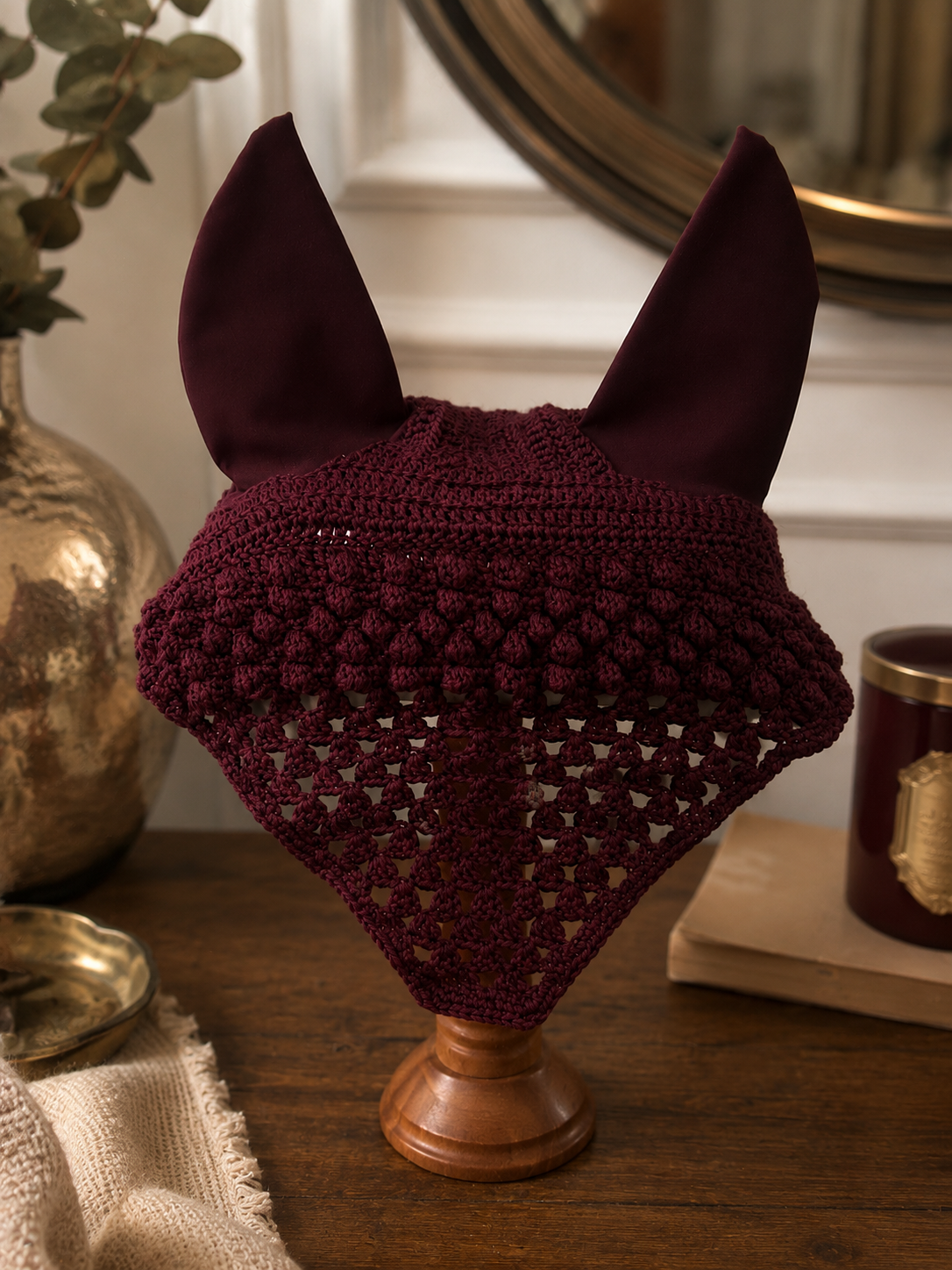 Le bonnet cheval Bubble Victoria allie élégance, confort et protection. Fait main au crochet avec point Bubble, idéal pour l'entraînement et la compétition.