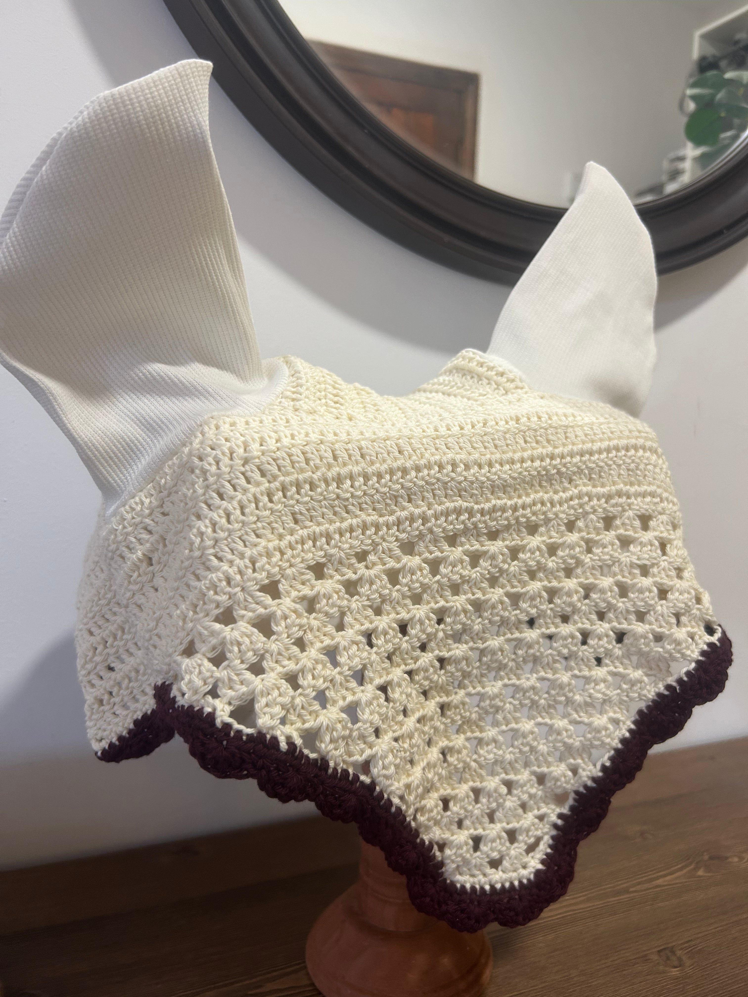 Bonnet Victoria - Couleur Ecru et Aubergine