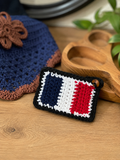 Personnalisez votre bonnet de cheval avec le Croch'Ride™ Drapeau France. Création artisanale au crochet, amovible et interchangeable. Fabriqué à la main par Ha Chacha.